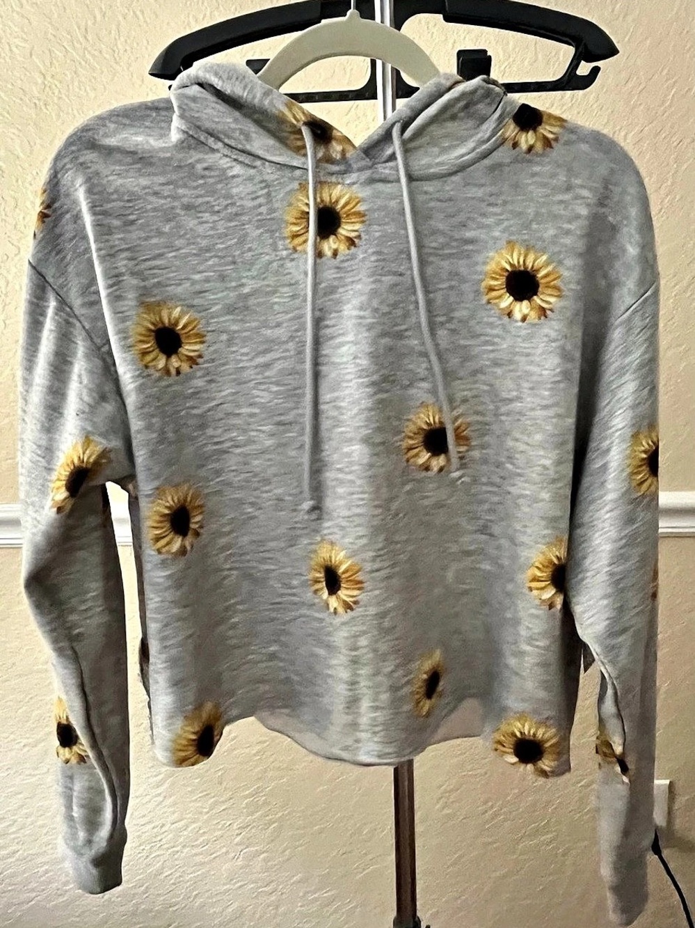 No Boundaries Conversational Pullover Sunflower Hoodie Gray & Yellow Juniors Lar